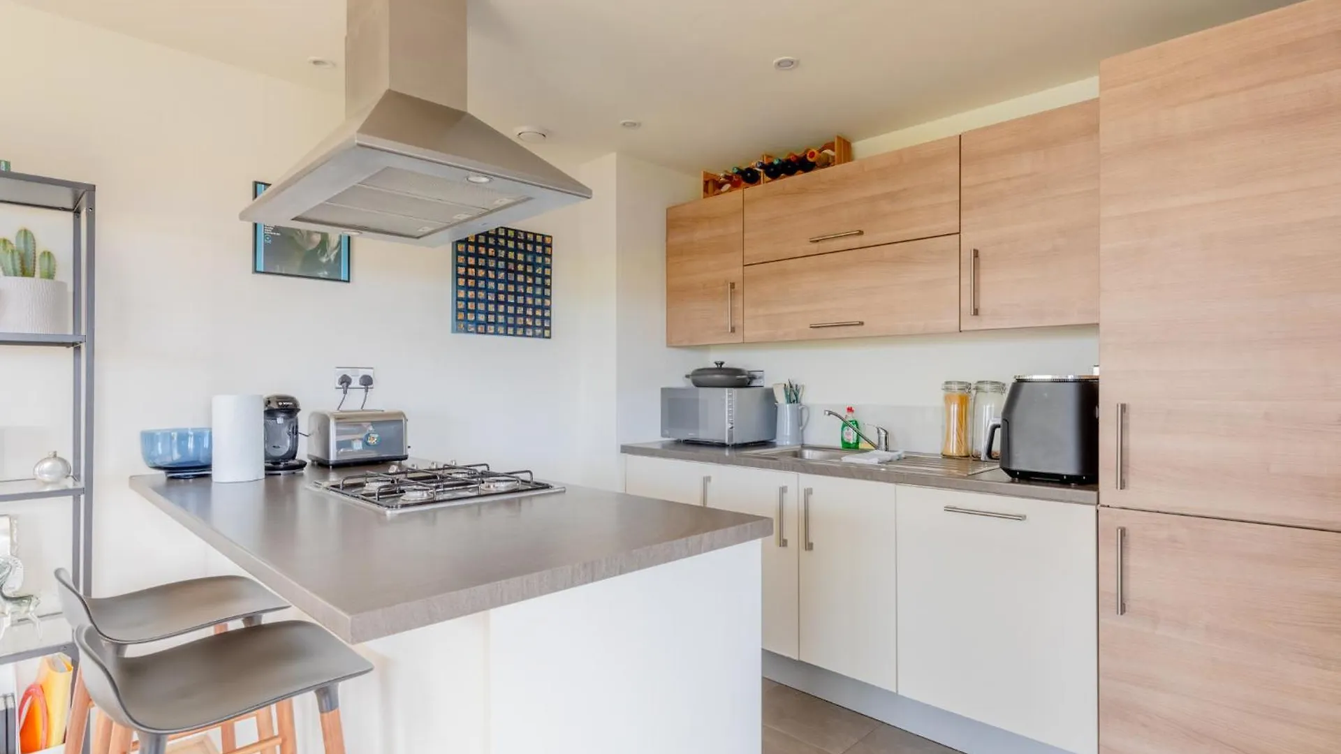Sun Filled 2Bd Flat With City Views Mile End London Apartment