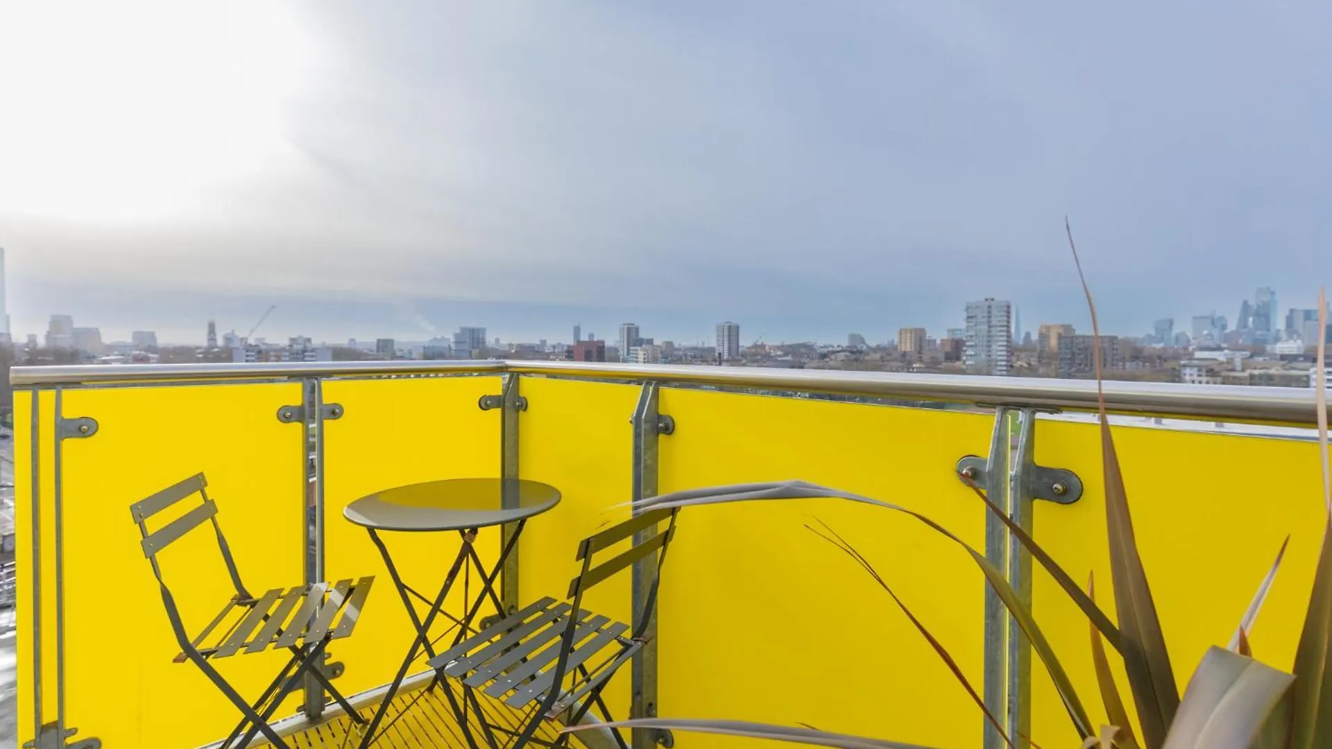 Sun Filled 2Bd Flat With City Views Mile End London Apartment