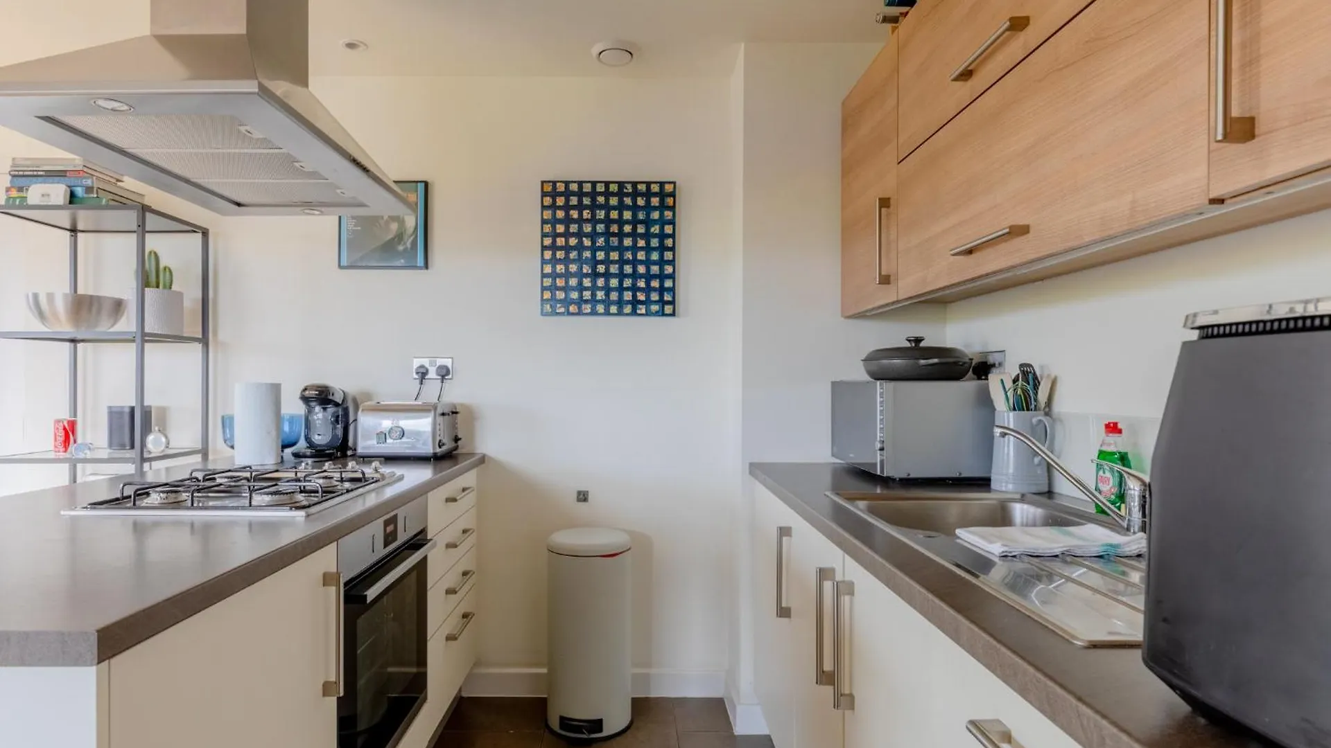 Apartment Sun Filled 2Bd Flat With City Views Mile End London