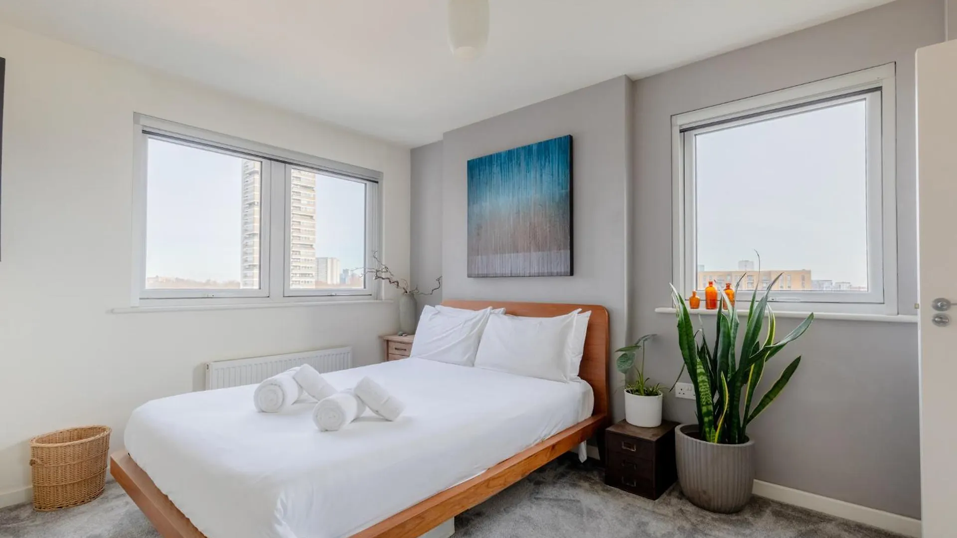 Sun Filled 2Bd Flat With City Views Mile End London 0*,  United Kingdom