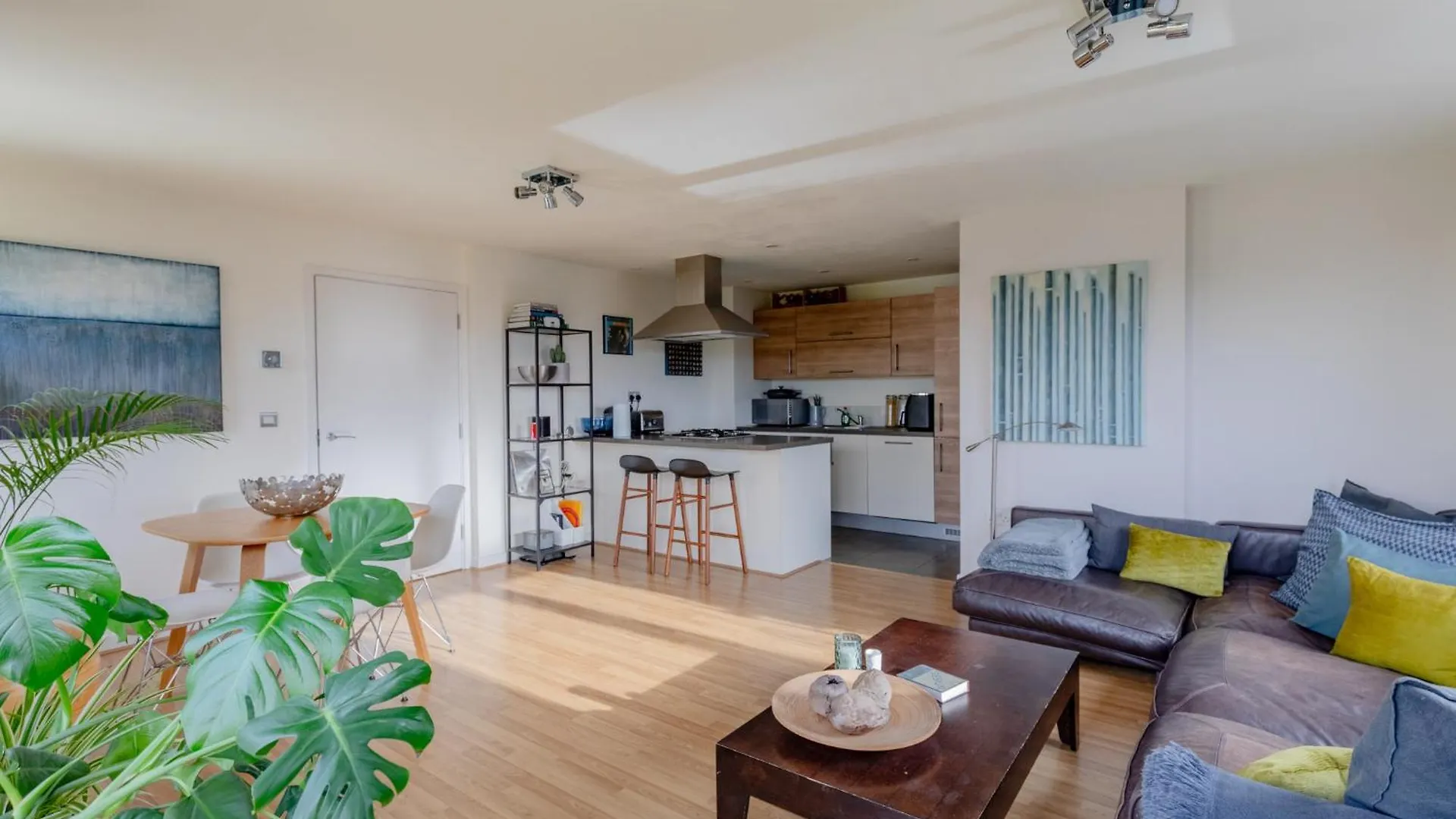 Sun Filled 2Bd Flat With City Views Mile End London United Kingdom