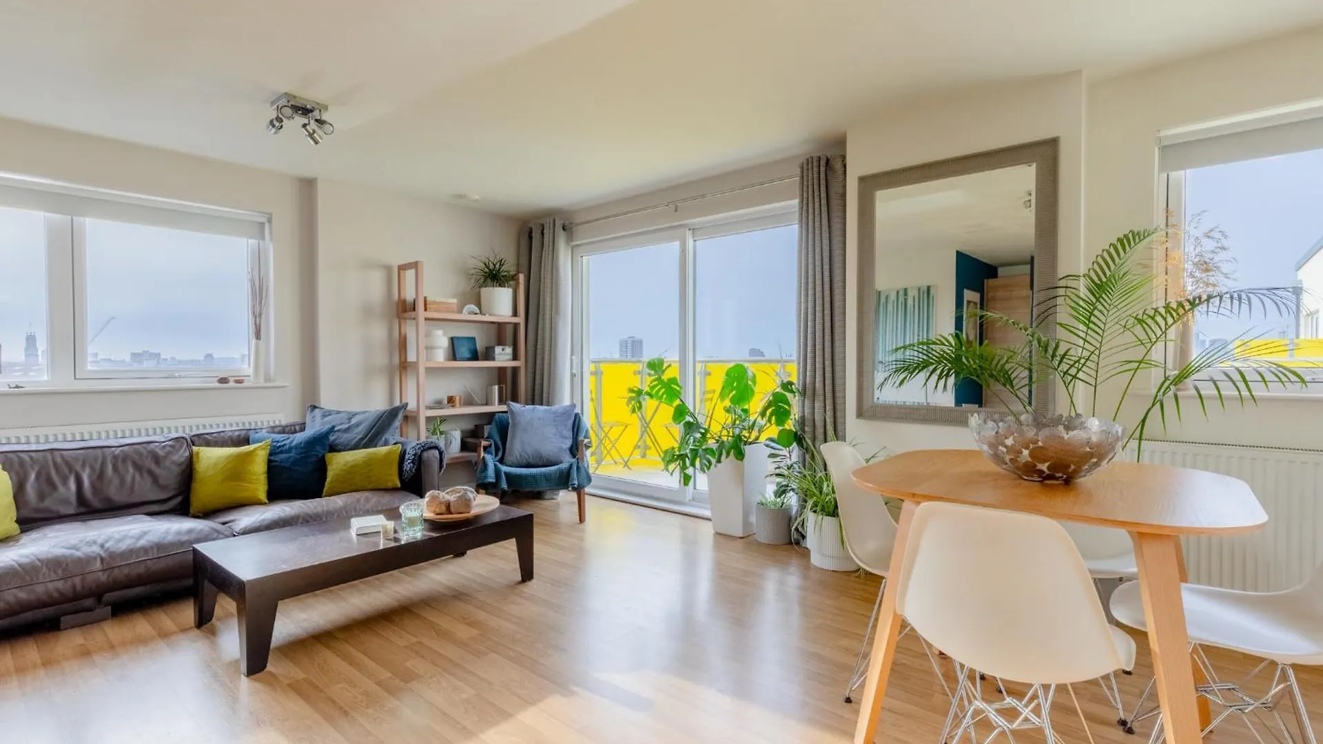 Sun Filled 2Bd Flat With City Views Mile End London 0*,  United Kingdom